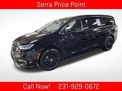 Used 2024 Chrysler Pacifica Touring-L image 1