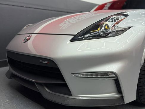 Used 2017 Nissan 370Z NISMO RWD image 2