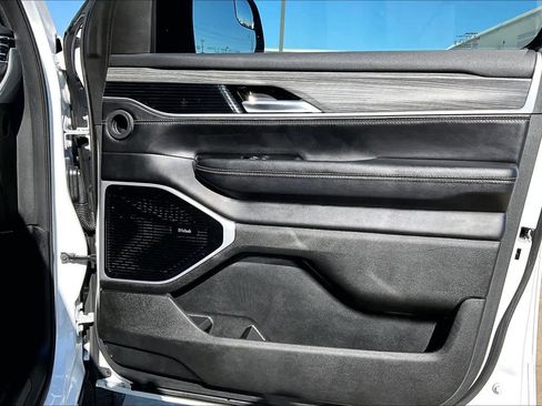 Used 2023 Jeep Wagoneer Series III w/ Premium Group I image 22