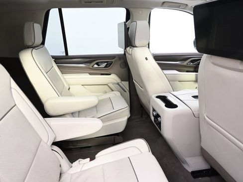 Used 2021 GMC Yukon Denali w/ Denali Premium Package image 18