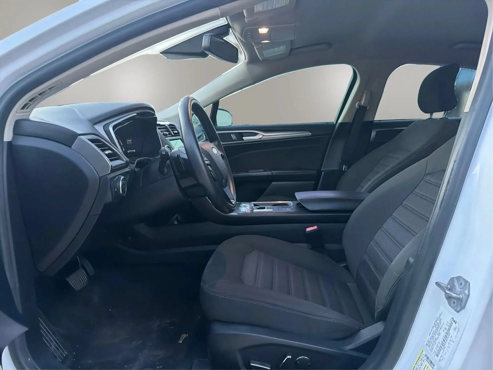 Used 2019 Ford Fusion SE FWD image 11