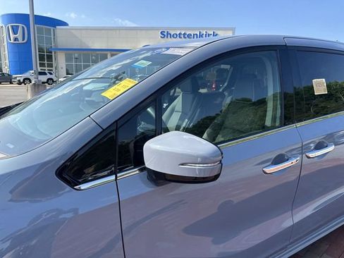 Used 2024 Honda Odyssey Elite image 5