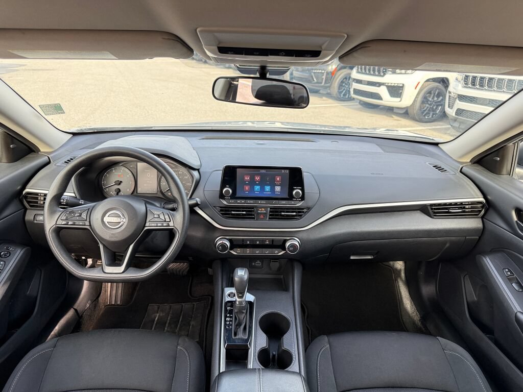 Used 2024 Nissan Altima 2.5 S FWD image 12