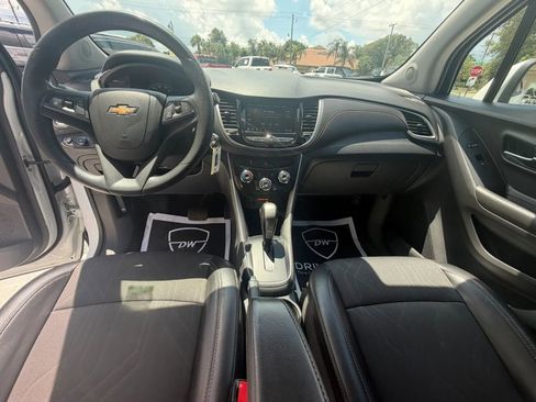 Used 2021 Chevrolet Trax LT AWD/4WD image 13