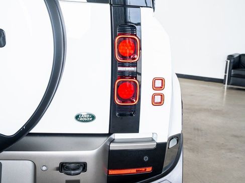 Used 2022 Land Rover Defender 90 X-Dynamic S image 29