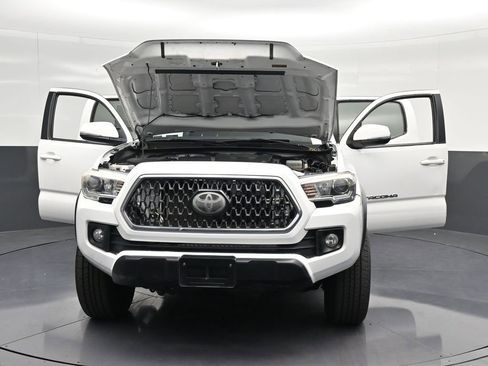 Used 2018 Toyota Tacoma TRD Off-Road w/ Technology Package AWD/4WD image 37