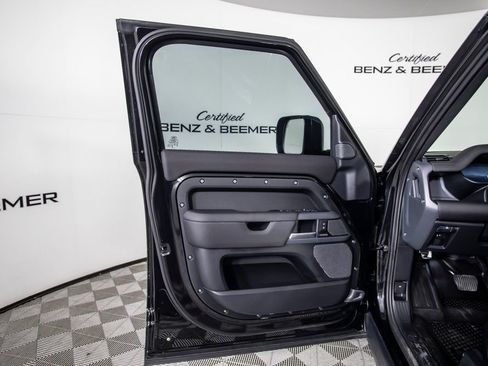 Used 2024 Land Rover Defender 110 X-Dynamic SE AWD/4WD image 17