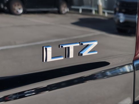 Used 2024 Chevrolet Silverado 2500 LTZ w/ LTZ Convenience Package image 31