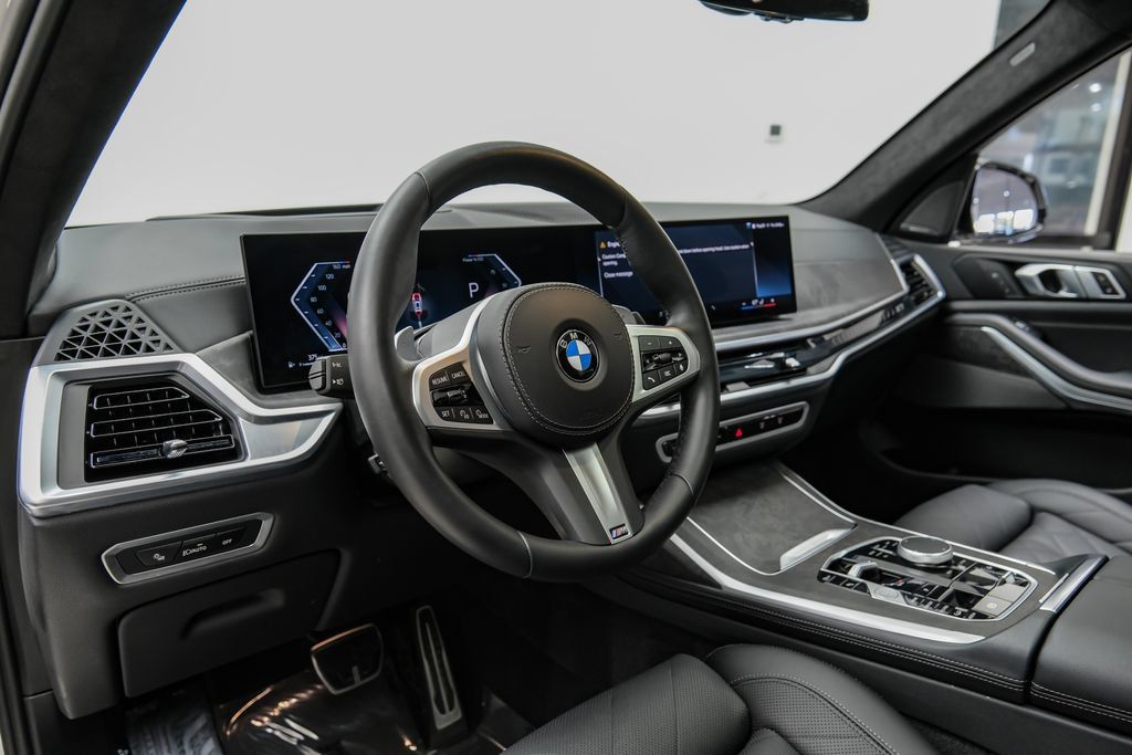 Used 2025 BMW X7 xDrive40i AWD/4WD image 7