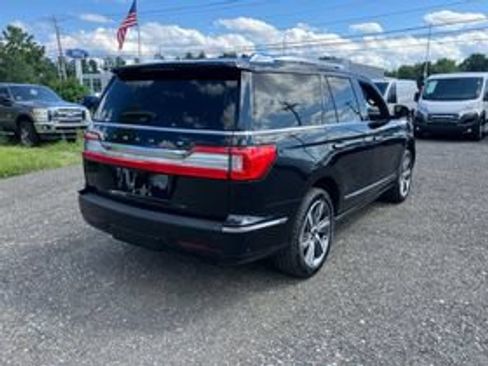 Used 2019 Lincoln Navigator Reserve AWD/4WD image 2