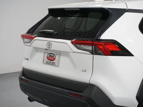 Used 2022 Toyota RAV4 LE image 9