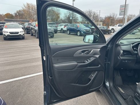 Used 2019 Chevrolet Traverse LT image 12