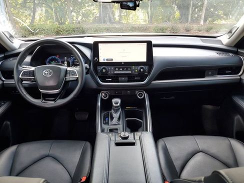 Used 2024 Toyota Grand Highlander Platinum image 12