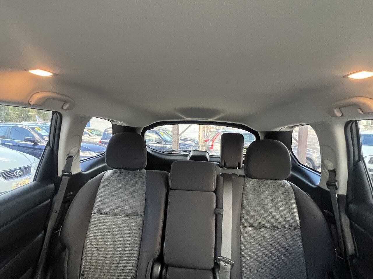 Used 2019 Nissan Pathfinder SV AWD/4WD image 16