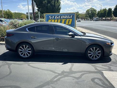 Used 2019 MAZDA MAZDA3 Sedan w/ Preferred Package FWD image 2