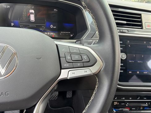 Used 2023 Volkswagen Tiguan SE w/ Panoramic Sunroof Package FWD image 21