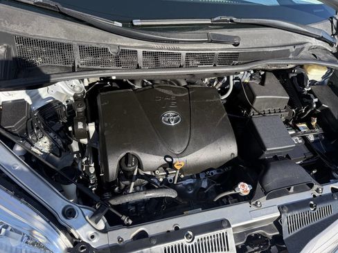 Used 2017 Toyota Sienna image 24