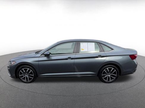 Used 2025 Volkswagen Jetta SE image 10