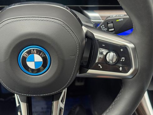 Used 2023 BMW i7 xDrive60 w/ Executive Package 2 AWD/4WD image 25