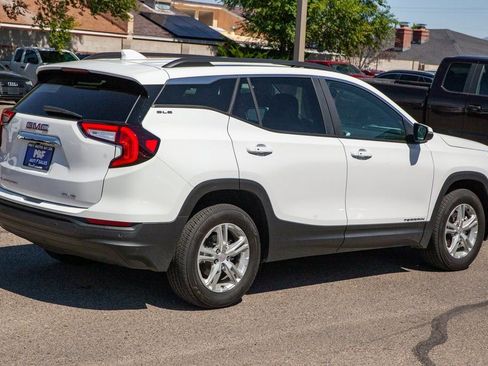Used 2023 GMC Terrain SLE w/ Driver Convenience Package image 5