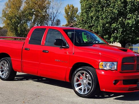 Used 2005 Dodge Ram 1500 Truck 2WD Quad Cab image 2