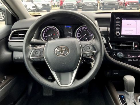Used 2022 Toyota Camry LE image 5