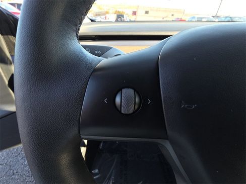 Used 2023 Tesla Model 3 Standard Range image 17