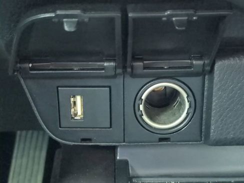 Used 2022 Toyota Camry SE image 23