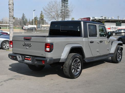 Used 2023 Jeep Gladiator Overland image 8