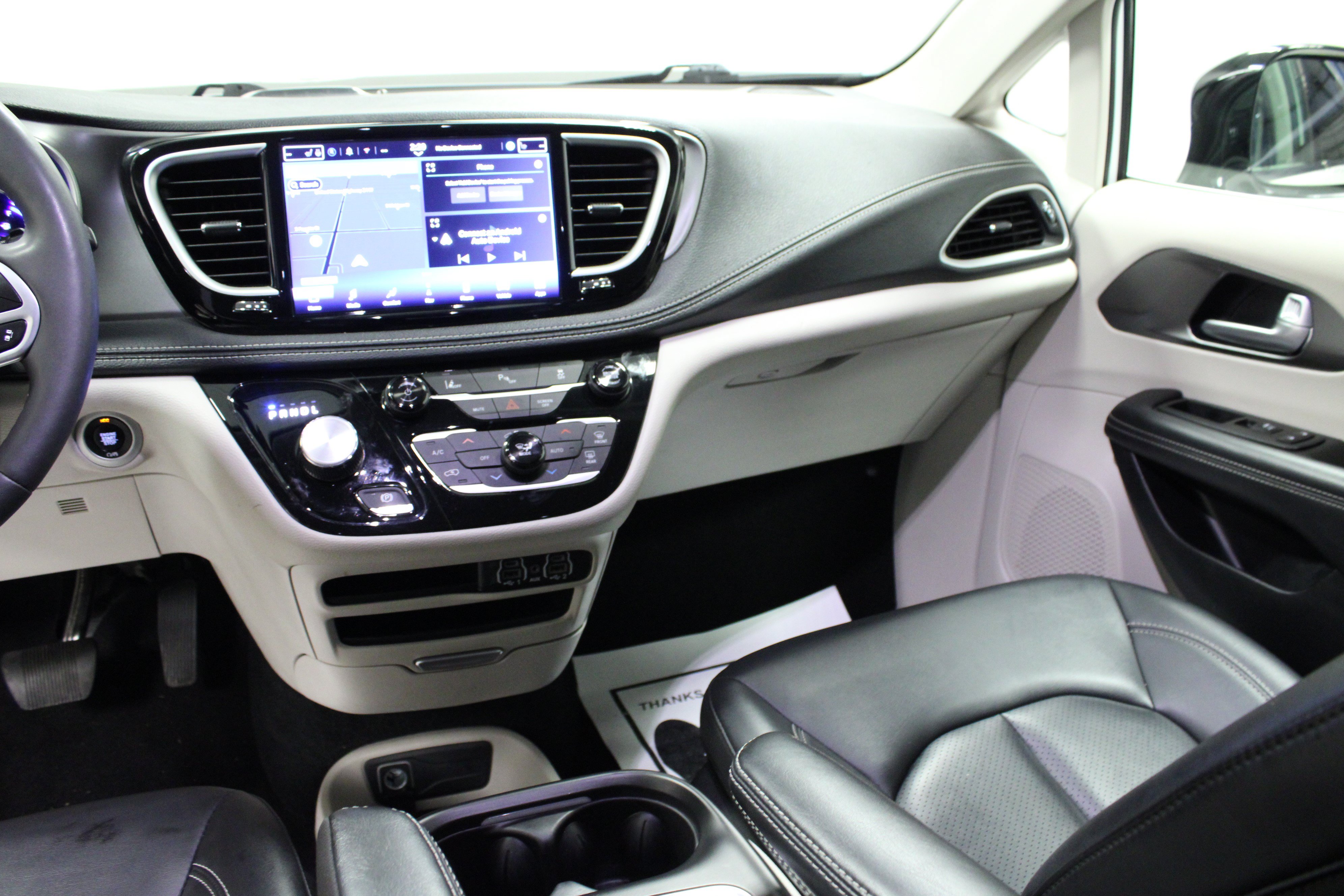 Used 2024 Chrysler Pacifica Limited FWD image 20