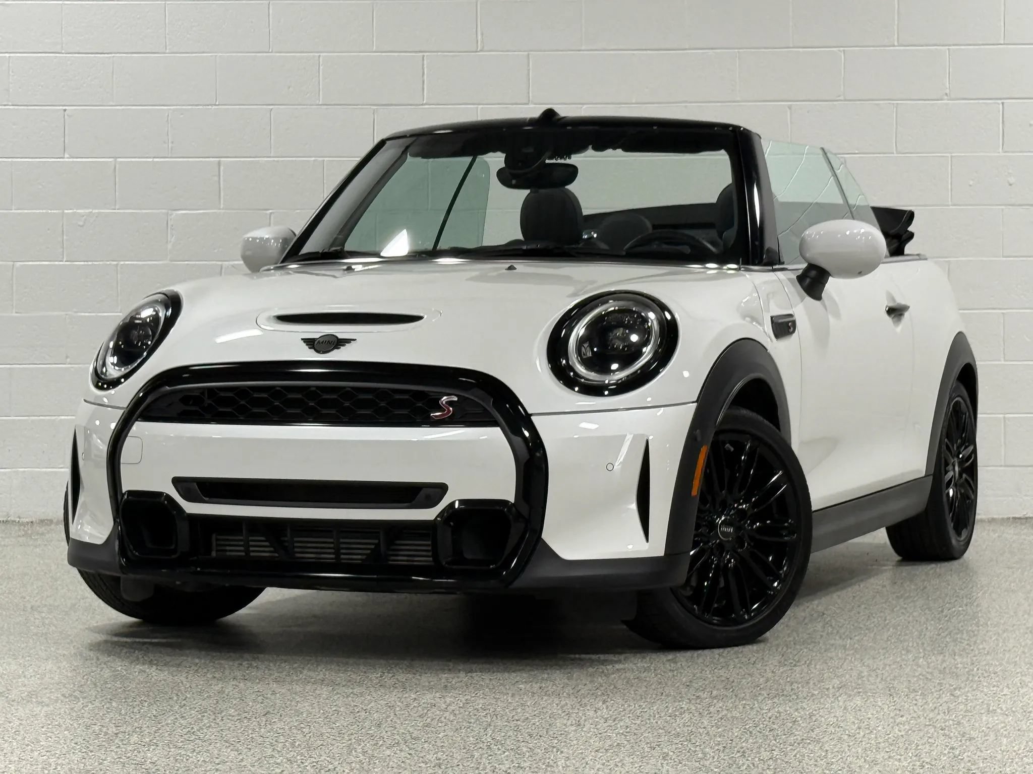 Used 2023 MINI Cooper S FWD image 2