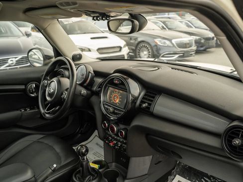 Used 2018 MINI Cooper 4-Door Hardtop w/ Premium Package FWD image 12