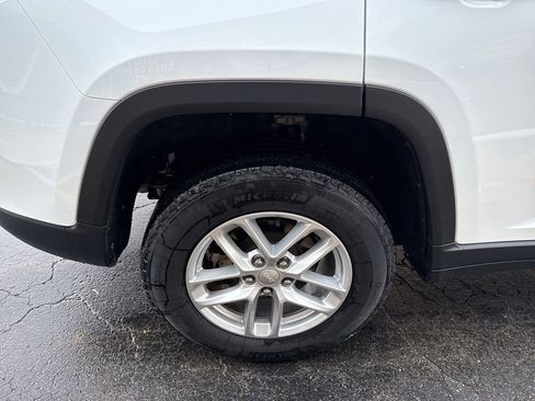 Used 2024 Jeep Grand Cherokee Laredo X image 25