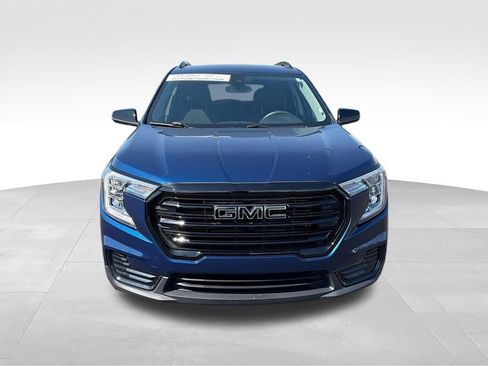 Used 2023 GMC Terrain SLE w/ Driver Convenience Package FWD image 4