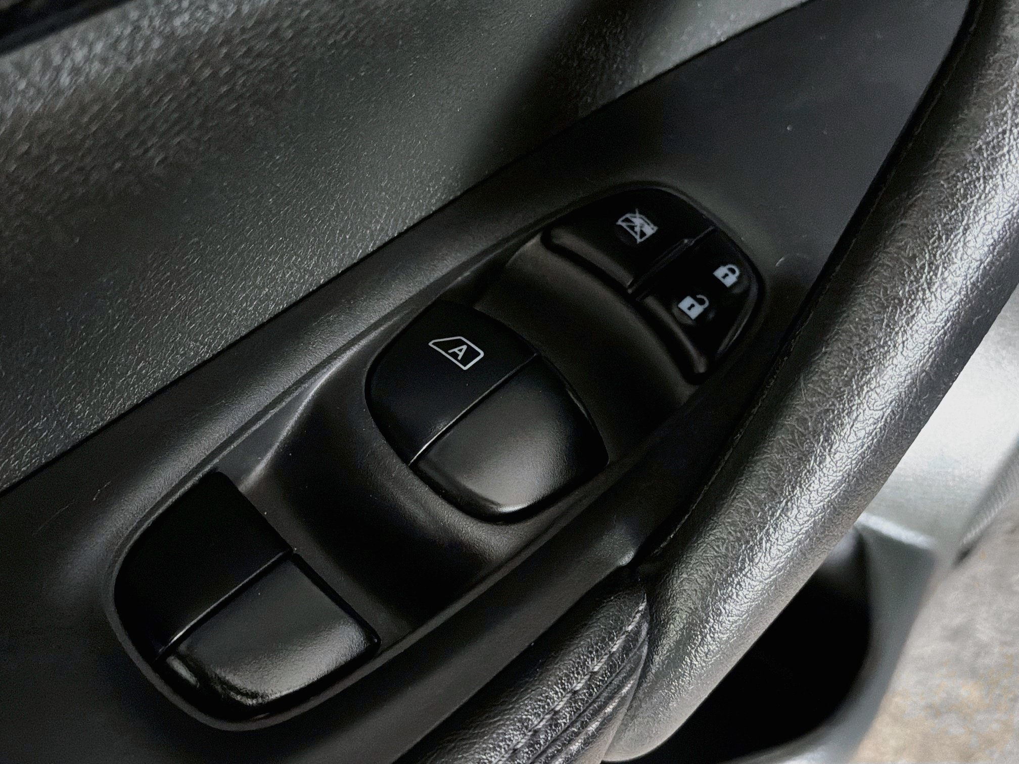 Used 2018 Nissan Rogue SL AWD/4WD image 15