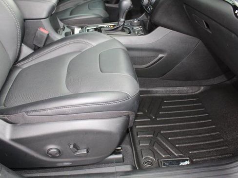 Used 2023 Jeep Cherokee Altitude Lux AWD/4WD image 16