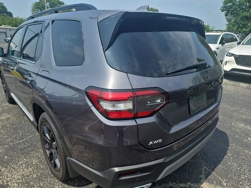 Used 2025 Honda Pilot Touring image 11
