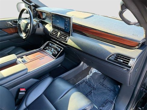 Used 2024 Lincoln Navigator Reserve image 15