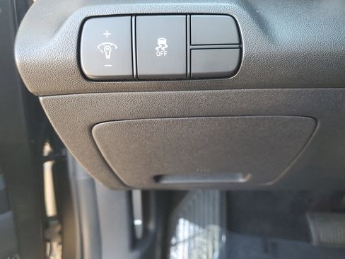 Used 2024 Hyundai Elantra Limited image 32