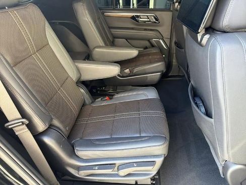 Used 2025 Chevrolet Tahoe High Country AWD/4WD image 15