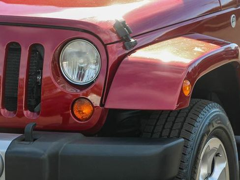 Used 2013 Jeep Wrangler Unlimited Sahara image 8