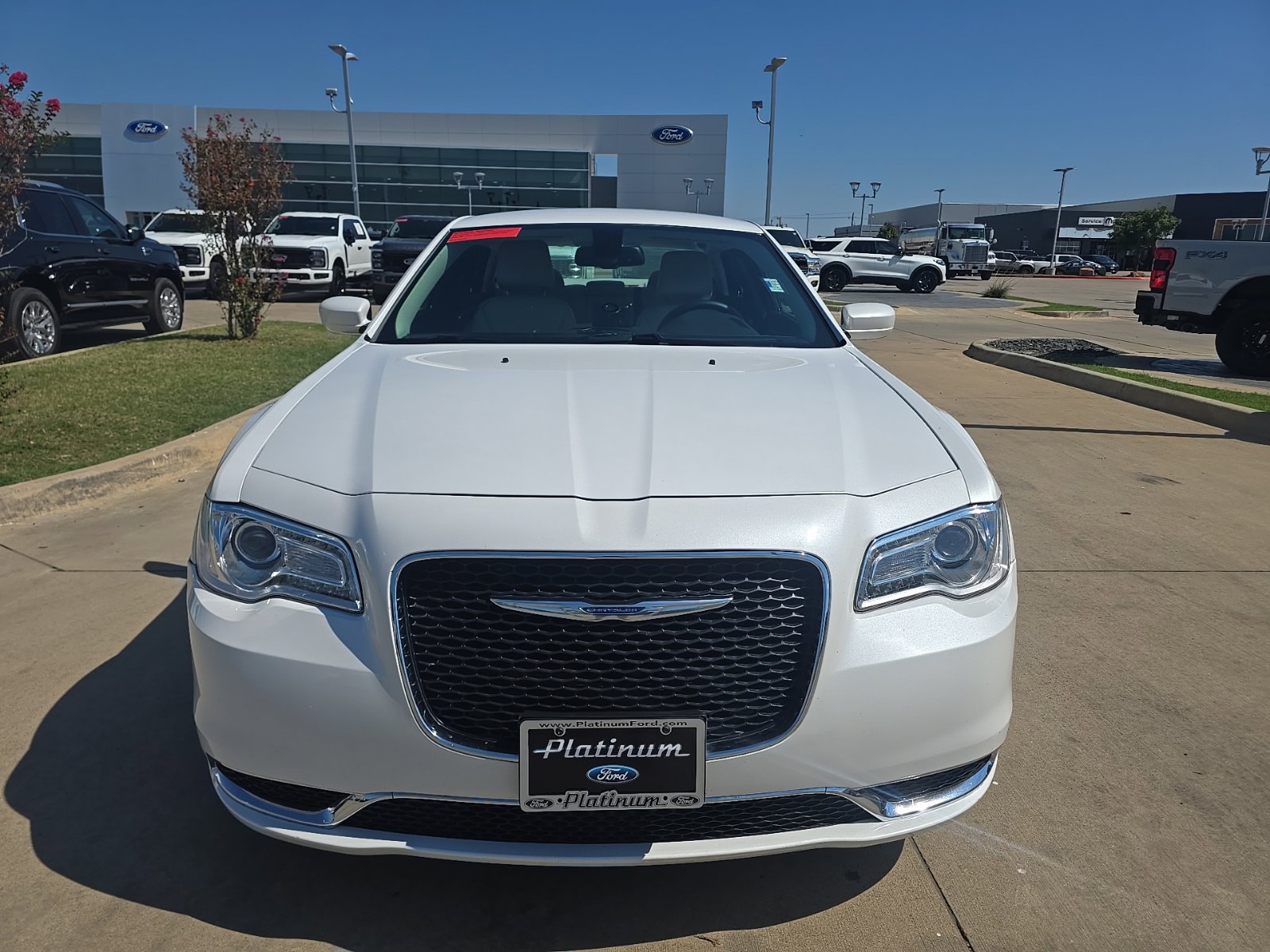 Used 2015 Chrysler 300 Limited RWD image 9