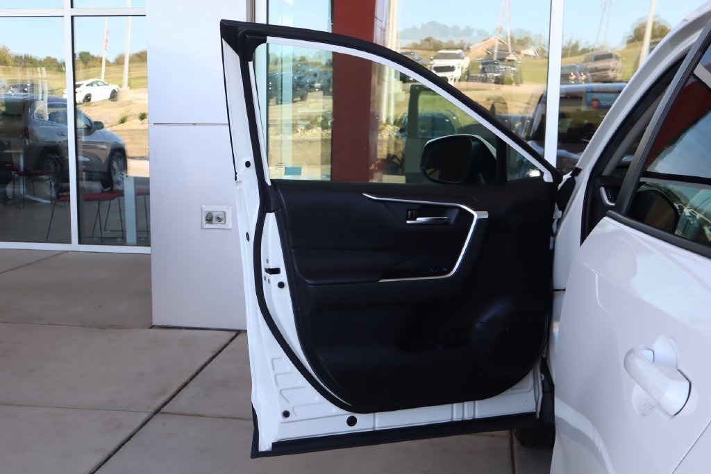 Used 2020 Toyota RAV4 XLE FWD image 13