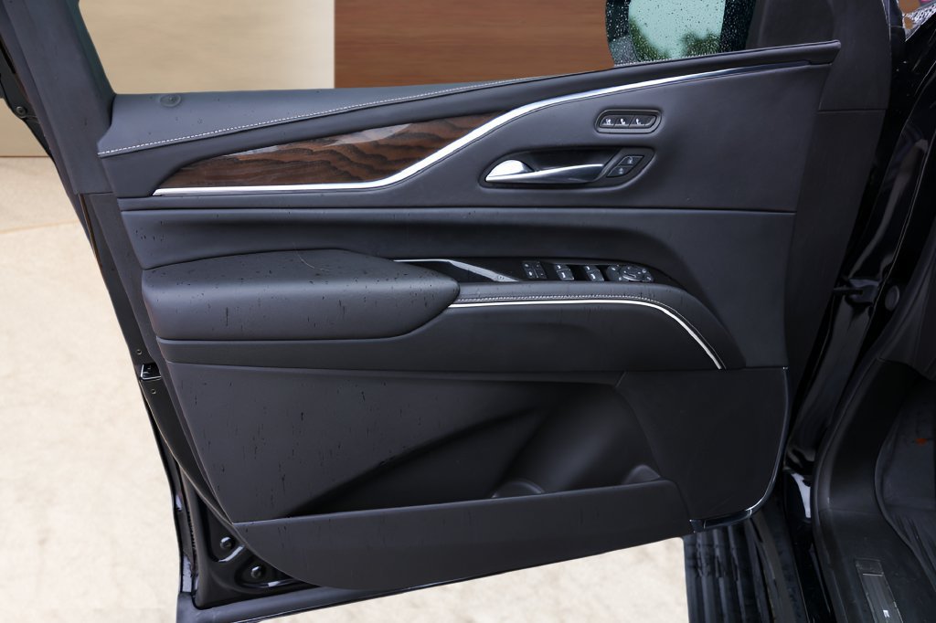 Certified 2024 Cadillac Escalade ESV Sport Platinum w/ LPO, ONYX Package AWD/4WD image 8