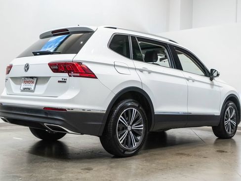 Used 2018 Volkswagen Tiguan SEL w/ 3rd Row Seat Package AWD/4WD image 9