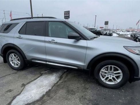 Used 2025 Ford Explorer Active image 3