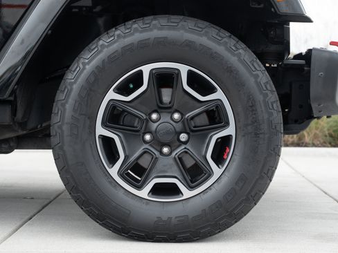 Used 2016 Jeep Wrangler Unlimited Rubicon image 25