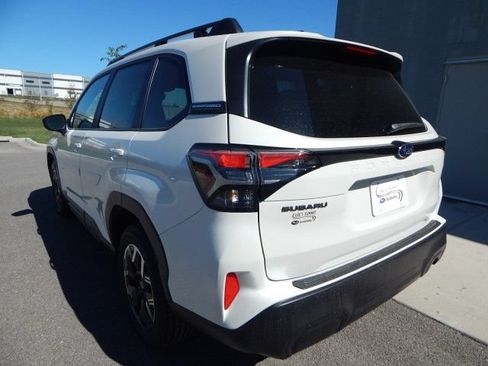 Certified 2025 Subaru Forester Premium w/ Convenience Package #1 AWD/4WD image 3