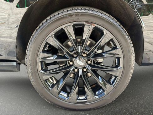 Used 2026 Cadillac Escalade ESV Platinum Sport w/ LPO, ONYX Package AWD/4WD image 17