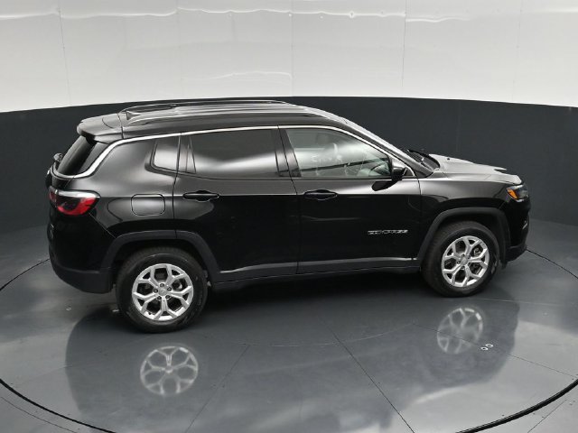 Certified 2024 Jeep Compass Latitude AWD/4WD image 45